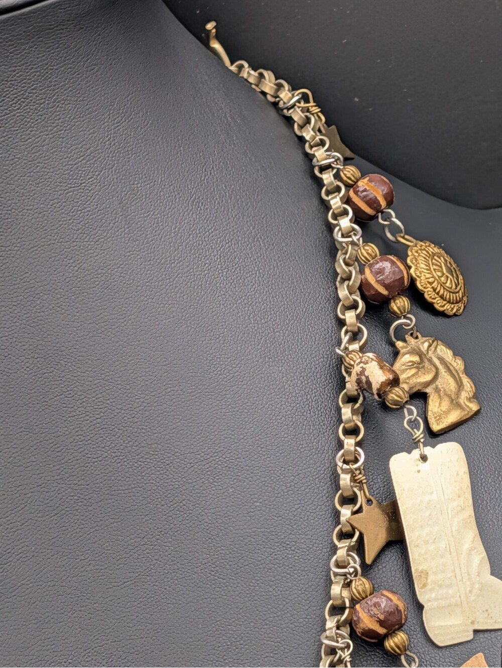 Vintage Western Motif Multi Charm Necklace Cowboy Indian Boots Cactus 105g - Picture 9 of 13